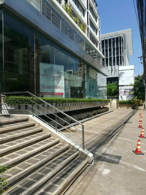 For rent, Retail space in commercial building, 40 sq.m , 1 k.m. from BTS Phrom Phong