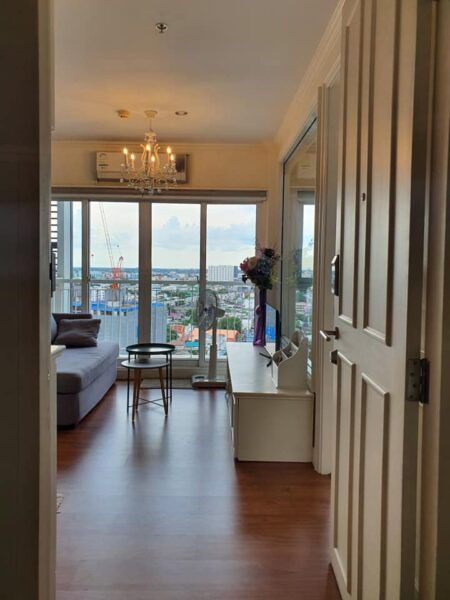 Parkland Grand Taksin Condo