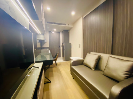 ให้เช่าถูก ASHTON ASOKE  Condo 1 Bed 1 Bath 34 ตร.ม. ชั้น 23 เฟอร์ครบ ติด MRT สุขุทวิทลและBTS อโศก  ราคาเพียง 35,000 บาท-เดือน พร้อมอยู่-LLH