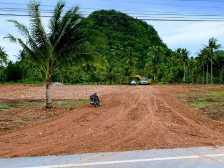 ขาย ที่ดิน นส 4จ. โฉนดครุฑแดง วิวทะเลหาดบ้านกรูด 200 ตร.วา ติดถนน​เส้นหลักเลียบชายทะเล ห่างหน้าหาด300​-400เมตร