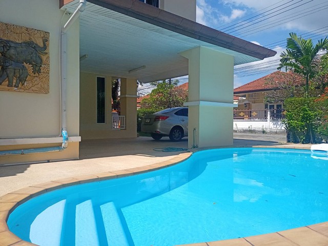 For Rent : Chalong luxury pool villa, 3 bedrooms 3 bedrooms, 300 sqm.