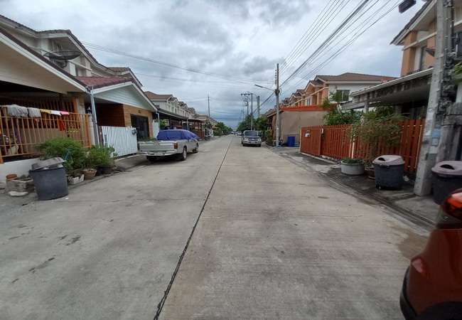 ขายทาวน์เฮ้าส์ พฤกษา 51 ซอยฉลองกรุง 53 ถนนฉลองกรุง เขตลาดกระบัง กรุงเทพมหานคร