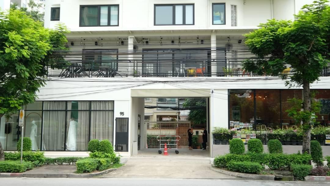 MK-6364 ให้เช่าพื้นที่ชั้น 150 ตรม ถนนนราธิวาสฯ ย่านสาทร ติดคอนโด Rhythm ใกล้BTS ช่องนนทรี
