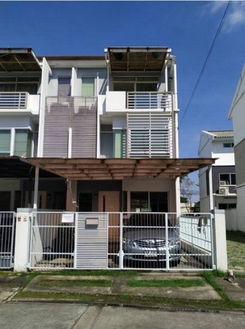 ให้เช่าทาวน์โฮม 3 ชั้นหลังมุม หมู่บ้านบ้านใหม่ กรุงเทพกรีฑา ซอย 7 (รามคำแหง 60) พร้อมเฟอร์นิเจอร์ เลี้ยงสัตว์ได้