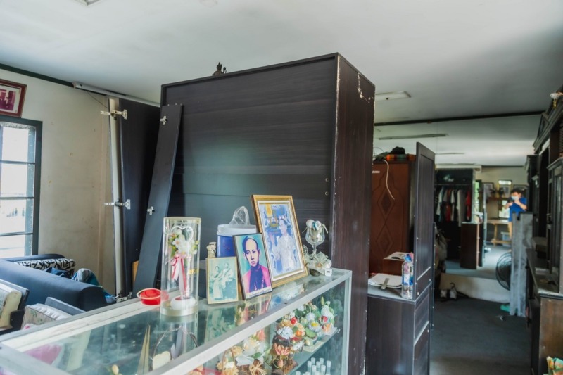 81924 – ขายด่วน! ที่ดิน 217.7 ตร.ว. พร้อมสิ่งปลูกสร้างและสระว่ายน้ำ หมู่บ้านคุณาลัย สาย 4 ทวีวัฒนา