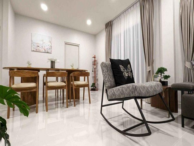 ให้เช่าบ้านเดี่ยว ตกแต่งหรูเฟอร์ครบพร้อมอยู่ หมู่บ้าน เซนโทร บางนา ใกล้ เมกาบางนา
