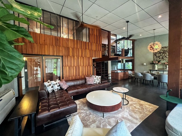 2 Storey House in Yen Akat (Sathorn) for Rent, 3bed 1working room + 1 maid’s room