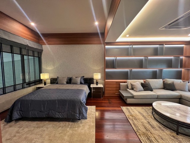 2 Storey House in Yen Akat (Sathorn) for Rent, 3bed 1working room + 1 maid’s room