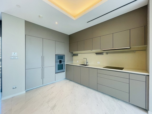 Super Luxury Residential Condo for Rent at Sindhorn Tonson, near BTS Ratchadamri