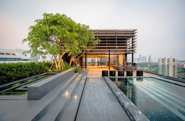 Super Luxury Residential Condo for Rent at Sindhorn Tonson, near BTS Ratchadamri