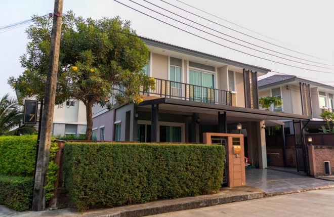 ให้เช่าบ้านเดี่ยว ภัสสร เพรสทีจ ลุกซ์ พัฒนาการ 44 สวนหลวง มี 3 ห้องนอน 3 ห้องน้ำ เนื้อที่ 67 ตรว