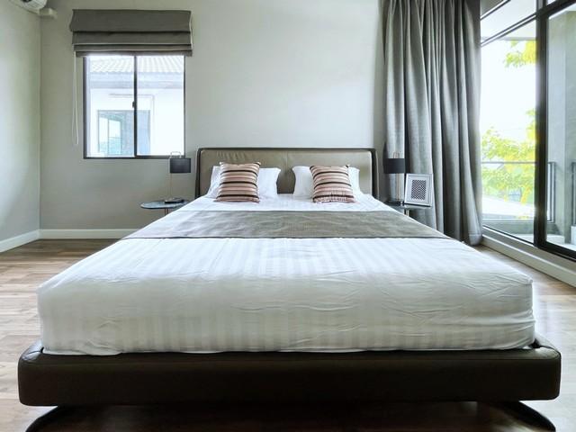 ให้เช่าบ้านเดี่ยว2 ชั้น  ถ. กาญจนาภิเษกหมู่บ้านมัณฑนา อ่อนนุช – วงแหวน 3 มี 4 ห้องนอน 3 ห้องน้ำ 2 ที่จอดรถ พื้นที่ใช้สอย 200 ตรม.
