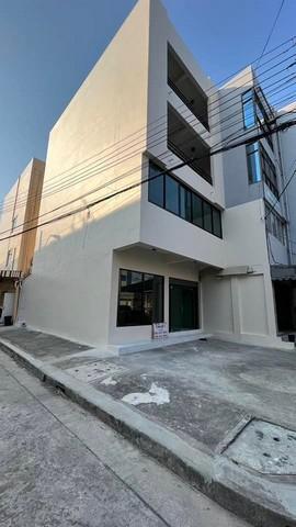 PON-63628 ให้เช่าอาคารพาณิชย์ 4 ชั้นหลังมุม รีโนเวทใหม่ ซอยรามคำแหง 140 ใกล้ BTS สายสีส้มสถานีน้อมเกล้า