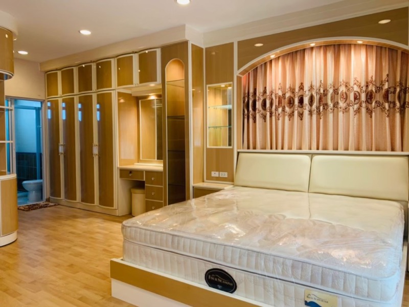 HS556ขายทาวน์โฮม 3 ชั้น บ้านกลางเมือง รัชดา 36 ตกแต่งบิ้วอินเฟอร์ครบพร้อมอยู่ เดินทางสะดวก
