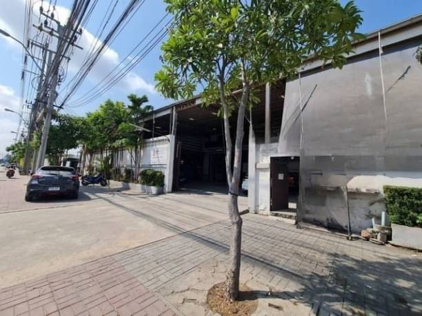 ให้เช่าโกดังพร้อมออฟฟฟิศย่านพระราม2 บางกระดี่ แสมดำ พท.ใช้สอย 3,000 ตร.ม. รถบรรทุกเข้าออกได้ง่าย