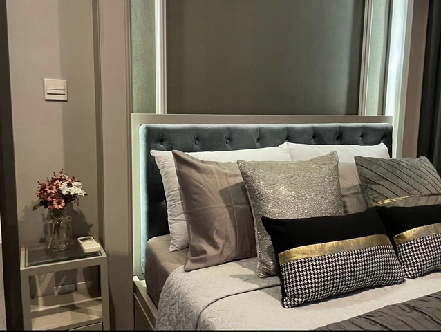Edge Sukhumvit 23 spacious peaceful safe 19th floor BTS Asoke