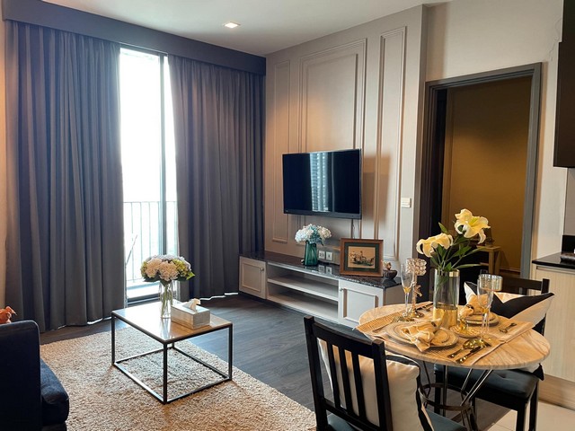 Edge Sukhumvit 23 spacious peaceful safe 19th floor BTS Asoke