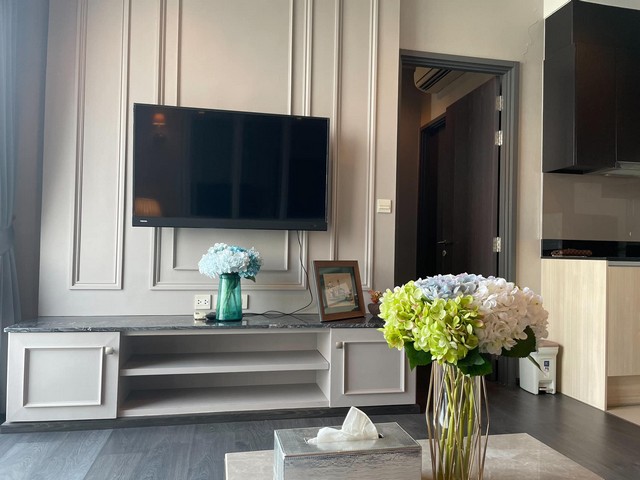 Edge Sukhumvit 23 spacious peaceful safe 19th floor BTS Asoke