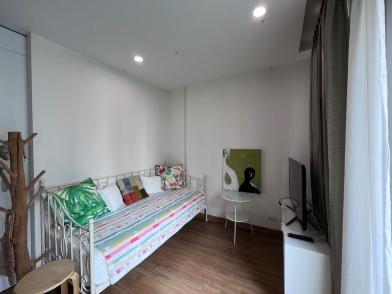 ขายคอนโด เดอะนิมมานา คอนโดใจกลางเมือง  1 ห้องนอน ชั้น 3 ขาย 4.4 ลบโทร 098-6169416  อาร์ท