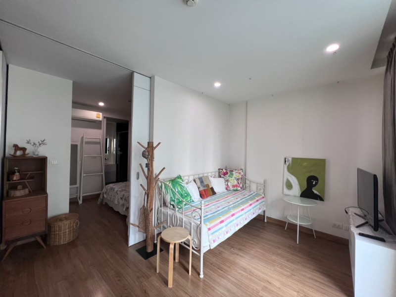 ขายคอนโด เดอะนิมมานา คอนโดใจกลางเมือง  1 ห้องนอน ชั้น 3 ขาย 4.4 ลบโทร 098-6169416  อาร์ท