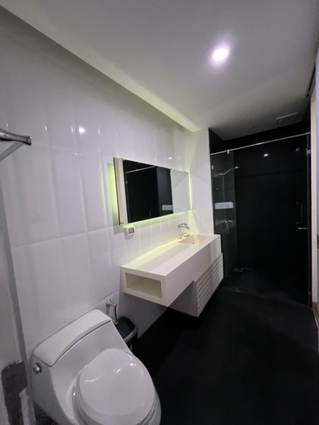 ขายคอนโด เดอะนิมมานา คอนโดใจกลางเมือง  1 ห้องนอน ชั้น 3 ขาย 4.4 ลบโทร 098-6169416  อาร์ท