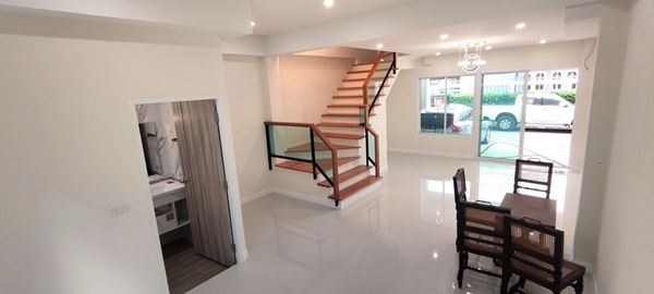 ขายบ้านเดี่ยว 3 ชั้น ลาดพร้าว -ทาวน์ อิน ทาวน์- เลียบด่วนเอกมัย-รามอินทรา สงบ อยู่ใจกลางเมือง
