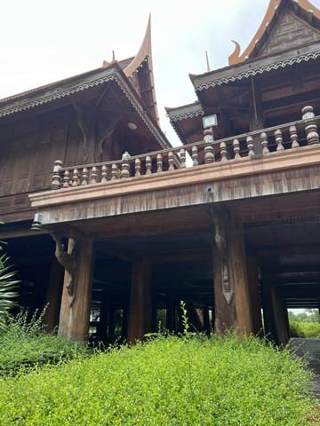 ขายด่วนๆๆ บ้านเรือนไทยภาคกลาง บ้านเรือนไทย และ บ้านทรงยุโรป เมืองสมุทรสาคร