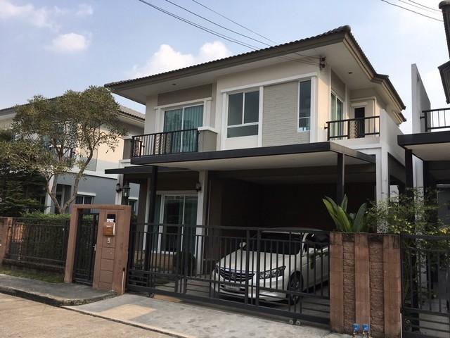 ขายและให้เช่าบ้านเดี่ยว ภัสสร เพรสทิจ ลุกซ์ พัฒนาการ 44  พื้นที่ใช้สอย 135 ตร. ม. 3 ห้องนอน 2 ห้องน้ำ ใกล้มอเตอร์เวย์ และทางด่วน