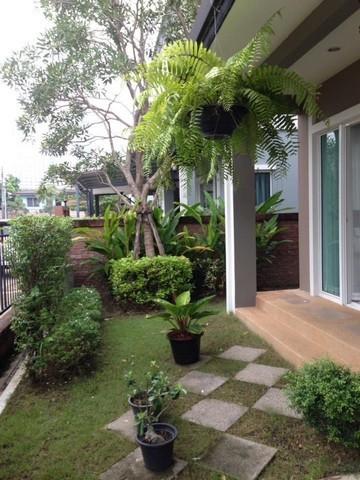ขายและให้เช่าบ้านเดี่ยว ภัสสร เพรสทิจ ลุกซ์ พัฒนาการ 44  พื้นที่ใช้สอย 135 ตร. ม. 3 ห้องนอน 2 ห้องน้ำ ใกล้มอเตอร์เวย์ และทางด่วน