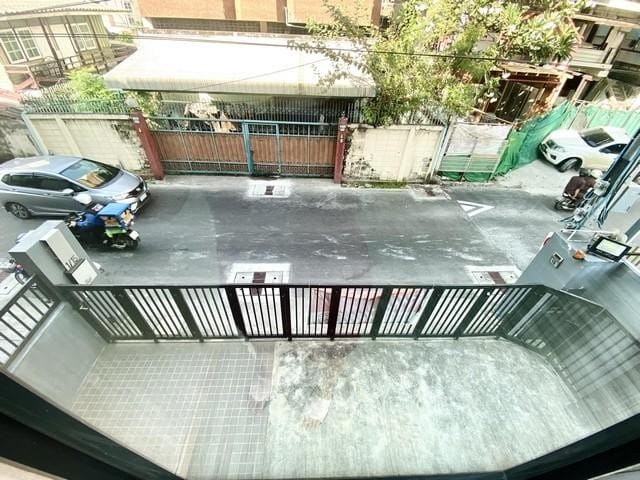 ให้เช่าโฮมออฟฟิศ 4 ชั้น ติดริมถนนซอยลาดพร้าว เหมาะทำออฟฟิศ โชว์รูม สามารถเข้าอยู่ได้เลย ใกล้ ทางด่วน เอกมัย-รามอินทร