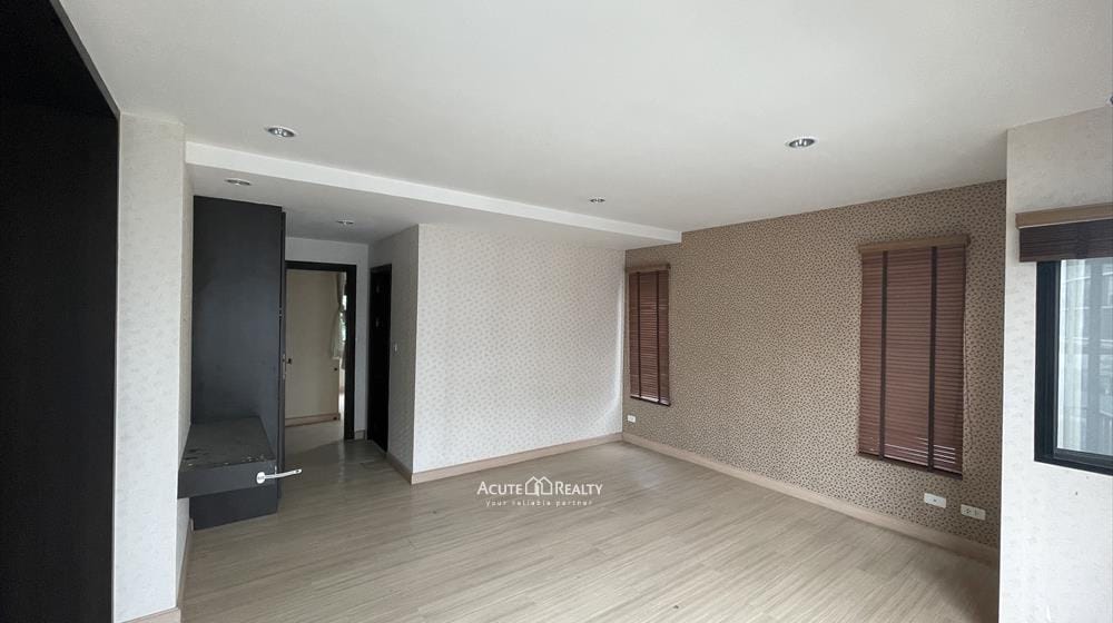 ขายทาวน์เฮ้าส์ 3 ชั้น “หมู่บ้านพฤกษาวิลล์ 65/2 ศรีสมาน” บ้านหลังมุม