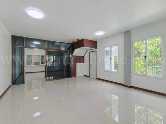 ทาวน์เฮ้าส์หลังมุม หมู่บ้านบุศรินทร์ บางบัวทอง รีโนเวททั้งหลัง ใกล้ ตลาดสดบางใหญ่