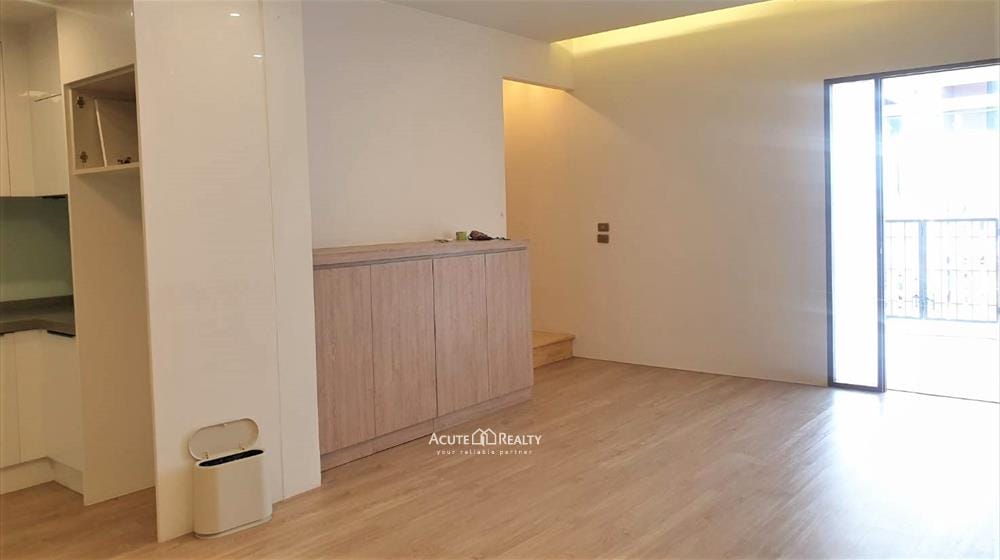 ขายทาวน์โฮม 3 ชั้น โครงการ Plex บางนา บนถนนบางนา-ตราด ThHo-660511-0011