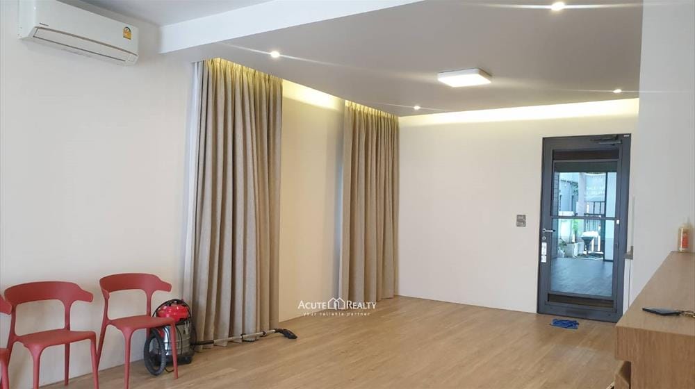 ขายทาวน์โฮม 3 ชั้น โครงการ Plex บางนา บนถนนบางนา-ตราด ThHo-660511-0011