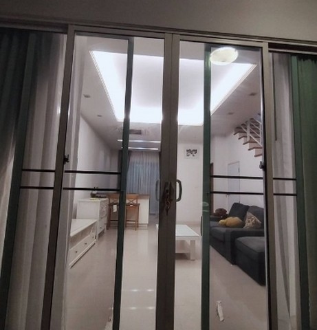 ให้เช่าทาวน์โฮม 3 ชั้น บ้านกลางเมืองเอสเซ้นส์ อ่อนนุช วงแหวน มี 3 ห้องนอน 3 ห้องน้ำ