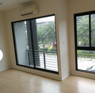 ให้เช่าทาวน์โฮม 3 ชั้น บ้านกลางเมือง รามคำแหง39 พื้นที่ใช้สอย149 ตรม 3 นอน 3 น้ำ