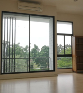 ให้เช่าทาวน์โฮม 3 ชั้น บ้านกลางเมือง รามคำแหง39 พื้นที่ใช้สอย149 ตรม 3 นอน 3 น้ำ