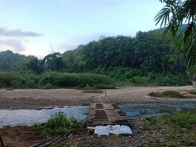 ที่ดินติดลำธารน้ำใสไหลรินเย็นฉ่ำตลอดปี ลำธารเคล้าแก่งหินเย็นสบาย850000บาท 3-0-35ไร่ อำเภอสันติสุข น่าน