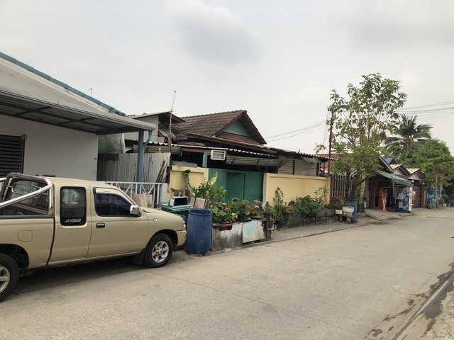 ห้องพักมี 9 ห้อง ตกแต่่งพร้อมเช่าอยู่อาศัย เจริญมาก  ห้อง หอพักอยู่แถว ม.รังสิต อ.เมือง ปทุม 2.8ลบ. 60วา
