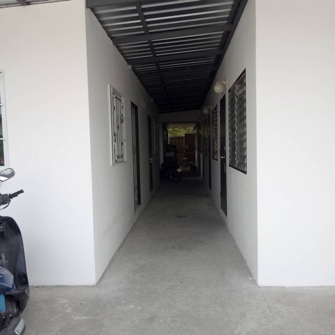 ห้องพักมี 9 ห้อง ตกแต่่งพร้อมเช่าอยู่อาศัย เจริญมาก  ห้อง หอพักอยู่แถว ม.รังสิต อ.เมือง ปทุม 2.8ลบ. 60วา
