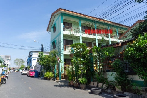ขาย อพาร์ทเม้นท์ หลังร.พ.เปาโล ถ.ศรีนครินทร์ ขนาด 3 ชั้น 18 ห้องพัก 100 ตร.วา พร้อมบ้านเดี่ยว 2ชั้น