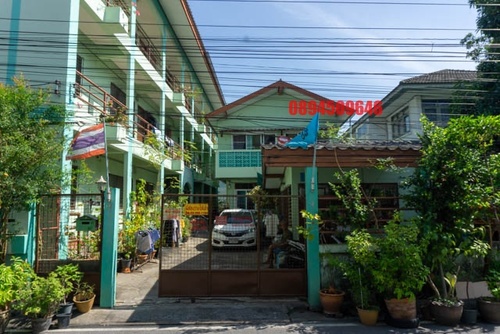 ขาย อพาร์ทเม้นท์ หลังร.พ.เปาโล ถ.ศรีนครินทร์ ขนาด 3 ชั้น 18 ห้องพัก 100 ตร.วา พร้อมบ้านเดี่ยว 2ชั้น