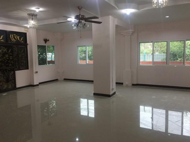 JE-63616 ให้เช่าทาวโฮม 3 ชั้นหลังมุมตกแต่งใหม่ ซอยรัชดา36 ใกล้รถไฟฟ้า MRT ลาดพร้าว