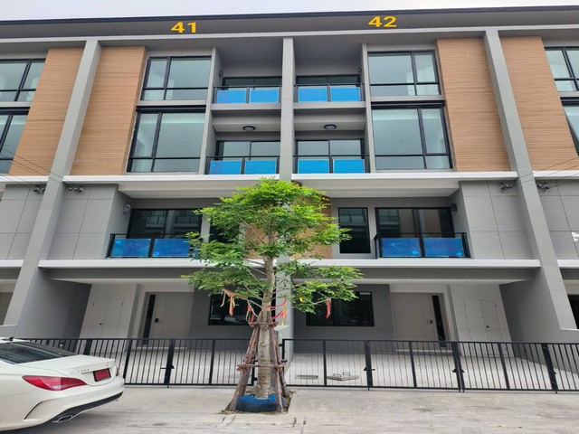 PO1806 ให้เช่าโฮม ออฟฟิศ 3.5 ชั้น พรีเมียม เพลส พหลโยธิน-รามอินทรา Premium Place
