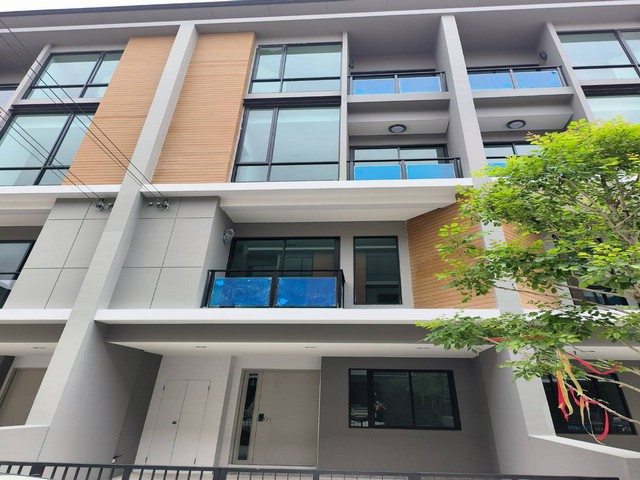 PO1806 ให้เช่าโฮม ออฟฟิศ 3.5 ชั้น พรีเมียม เพลส พหลโยธิน-รามอินทรา Premium Place
