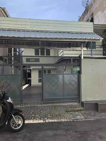 ให้เช่าบ้านเดี่ยว 2 ชั้น 42 ตรว. 3 ห้องนอน ย่านรัชดา ประชา​ราษฎร์​บำเพ็ญ7 เหมาะอยู่อาศัยหรือทำออฟฟิศ ใกล้ MRT ห้วยขวาง