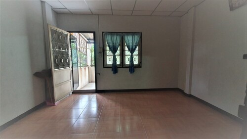 ขายถูกทาวน์เฮ้าส 3 ชั้น หมู่บ้านพงษ์ศิริชัย 4 17 ตรว. 4 ห้องนอน 3 ห้องน้ำ 1 ที่จอดรถ ฟรีเฟอร์ฯ หน้าบ้านหันทางทิศตะวันออก บ้านเลขที่สวย