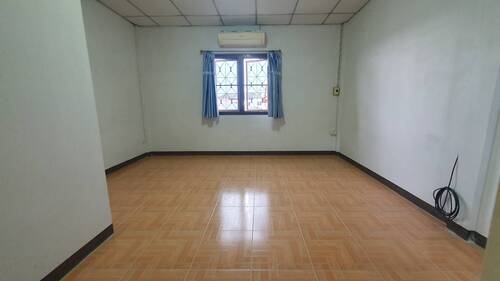 ขายถูกทาวน์เฮ้าส 3 ชั้น หมู่บ้านพงษ์ศิริชัย 4 17 ตรว. 4 ห้องนอน 3 ห้องน้ำ 1 ที่จอดรถ ฟรีเฟอร์ฯ หน้าบ้านหันทางทิศตะวันออก บ้านเลขที่สวย