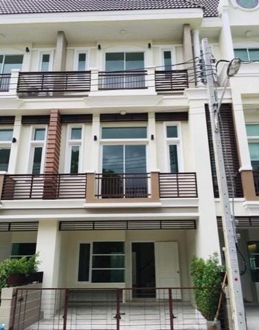 ให้เช่าทาวน์โฮม3ชั้นโครงการพรีเมี่ยมเพลส ถนนสุคนธสวัสดิ์ ใกล้เลียบด่วน