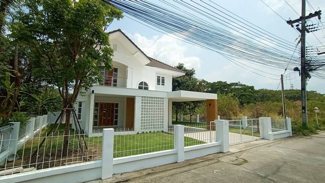 บ้านเดี่ยว หลังใหญ่ 2 ชั้น ในหมู่บ้านมิตรมุข สันกำแพง เชียงใหม่